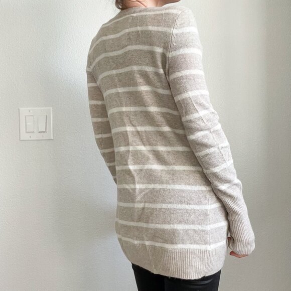 Vintage Abercrombie & Fitch Striped Tan & Ivory V-Neck Dad Cardigan (S) - Picture 3 of 10